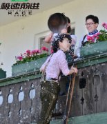 郭晶晶唱情歌示爱老公 霍启刚陶醉感动 郭晶晶唱情歌示爱老公 霍启刚陶醉感动